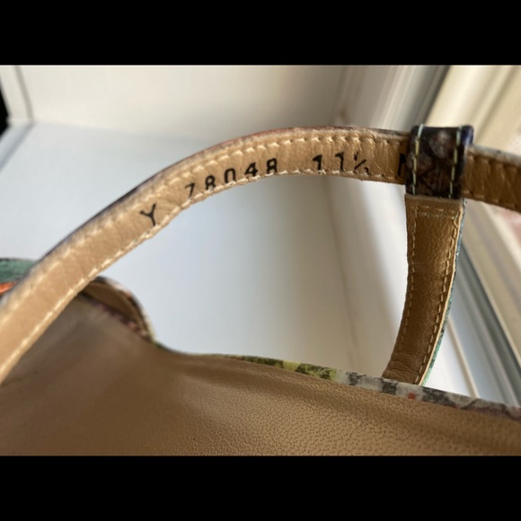 Stuart Weitzman Python 🐍 heels - Picture 3 of 5